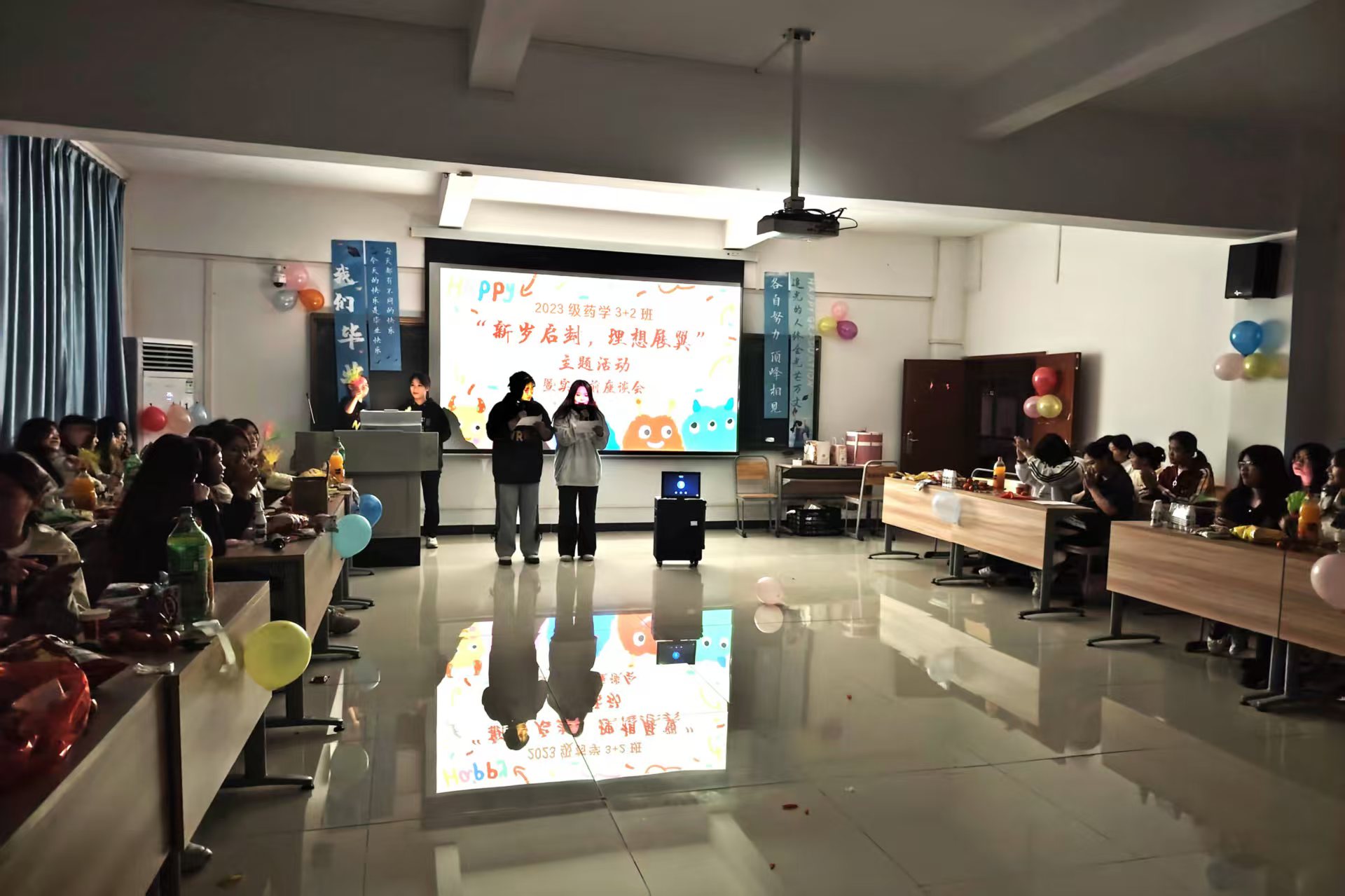 1762420608538368.jpg 1762420608538368.jpg