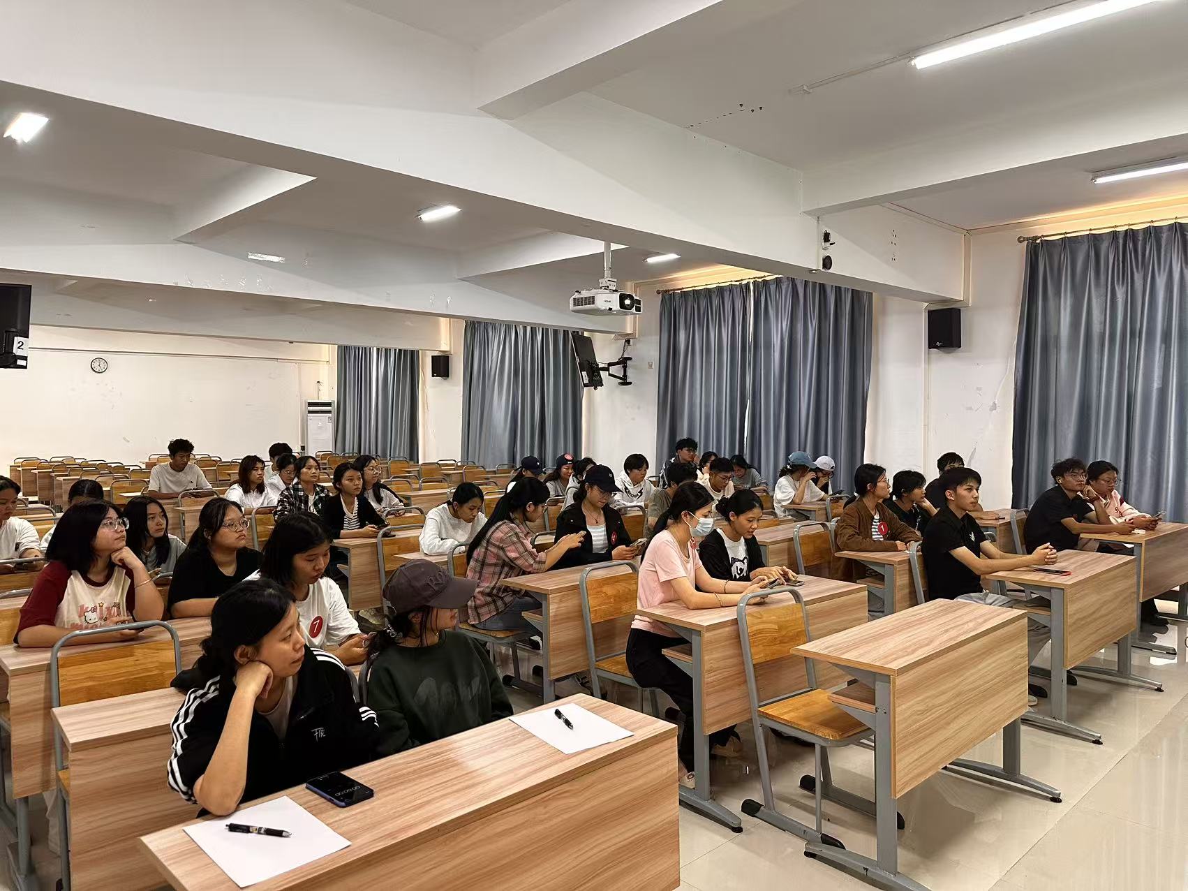 1763518462260632.jpg 1763518462260632.jpg