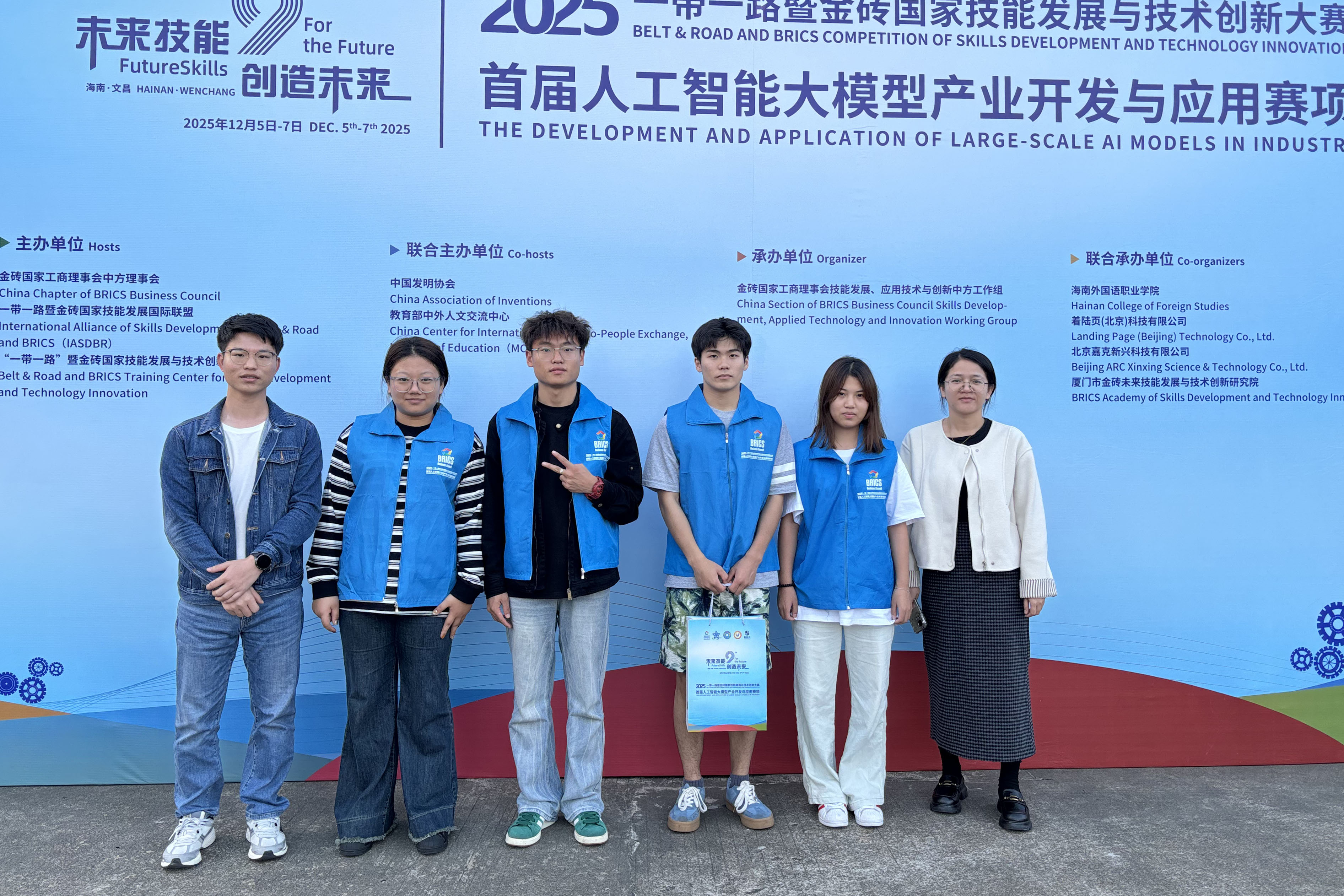 1765432747257826.jpg 1765432747257826.jpg