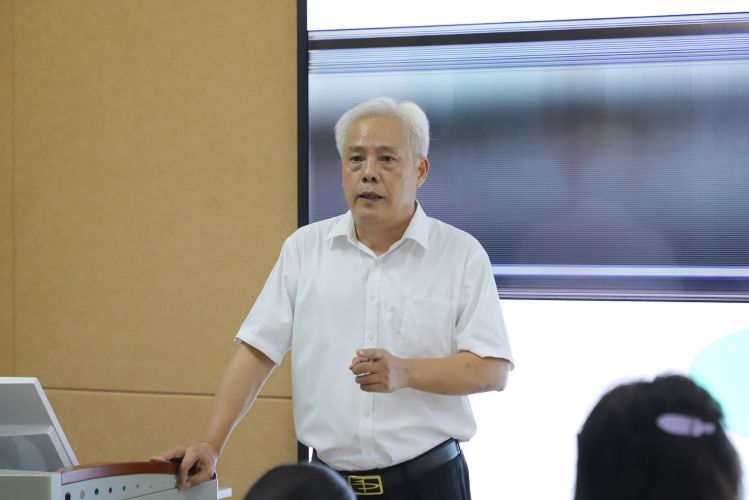 院领导为全校23级学生讲授形势与政策课