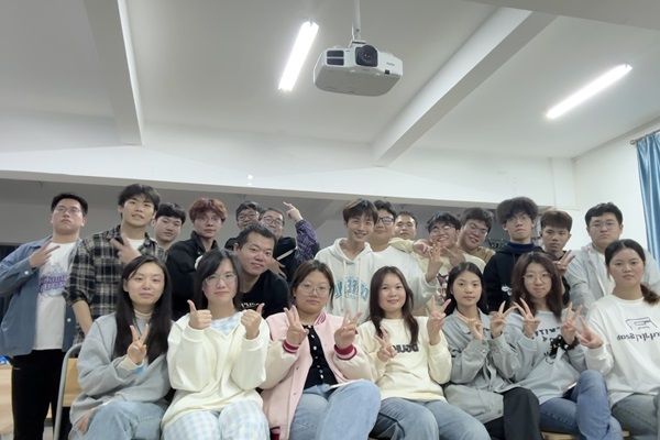 团建活动欢乐落幕，青春风采尽情绽放