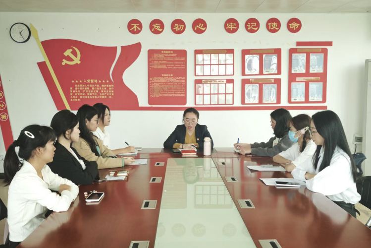 健康管理与促进系第二党支部召开预备党员接收大会